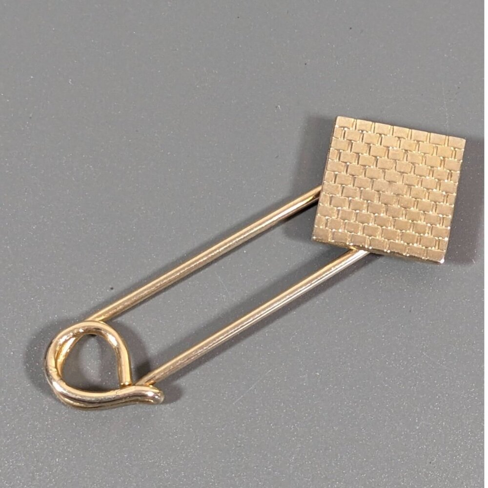 Vintage Goldtone Panther Link Texture Square Safety Pin Charm Holder Kilt Brooch